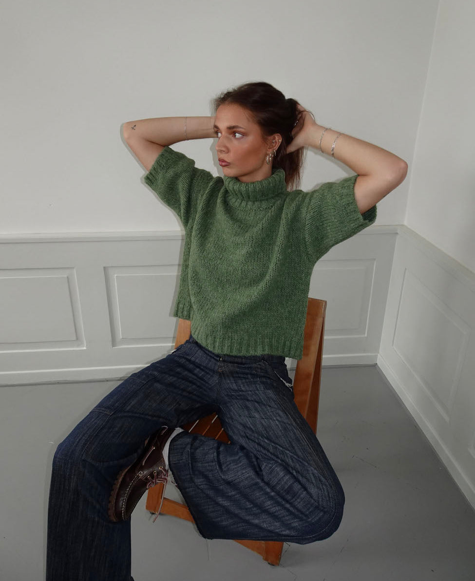 Green short-sleeve turtleneck knit