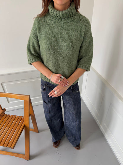 Green short-sleeve turtleneck knit