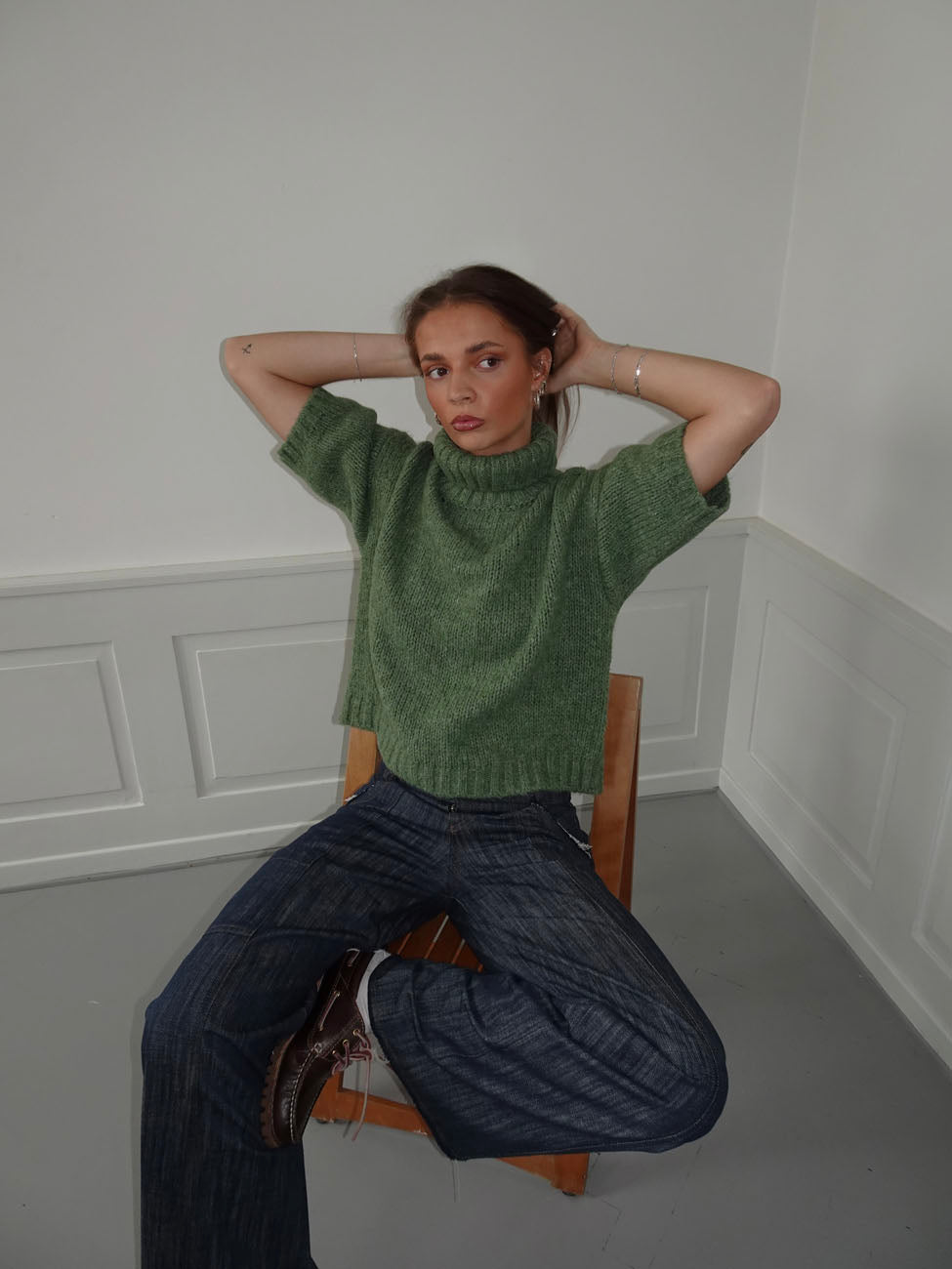 Green short-sleeve turtleneck knit
